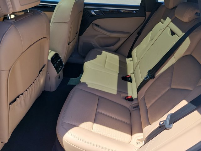 Certified 2023 Porsche Macan AWD/4WD image 20