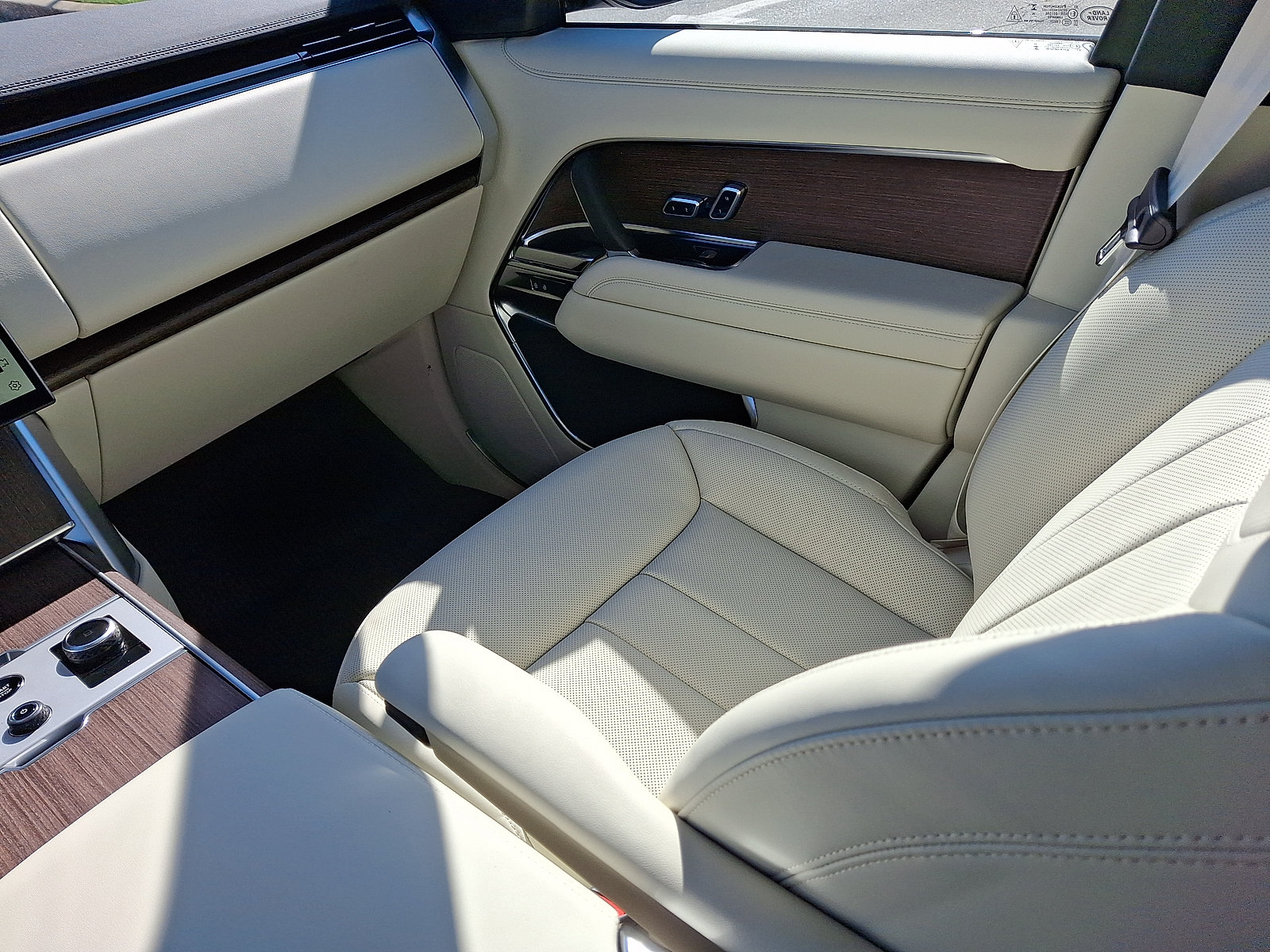 New 2027 Land Rover Range Rover SE AWD/4WD image 4