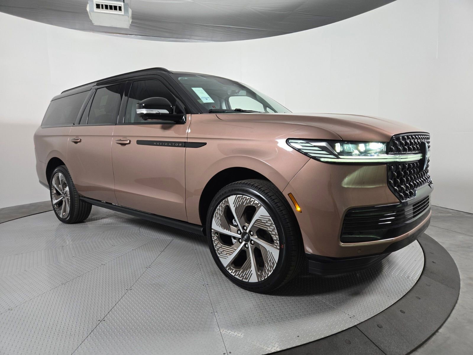 New 2026 Lincoln Navigator L Black Label w/ Black Label Special Edition image 2