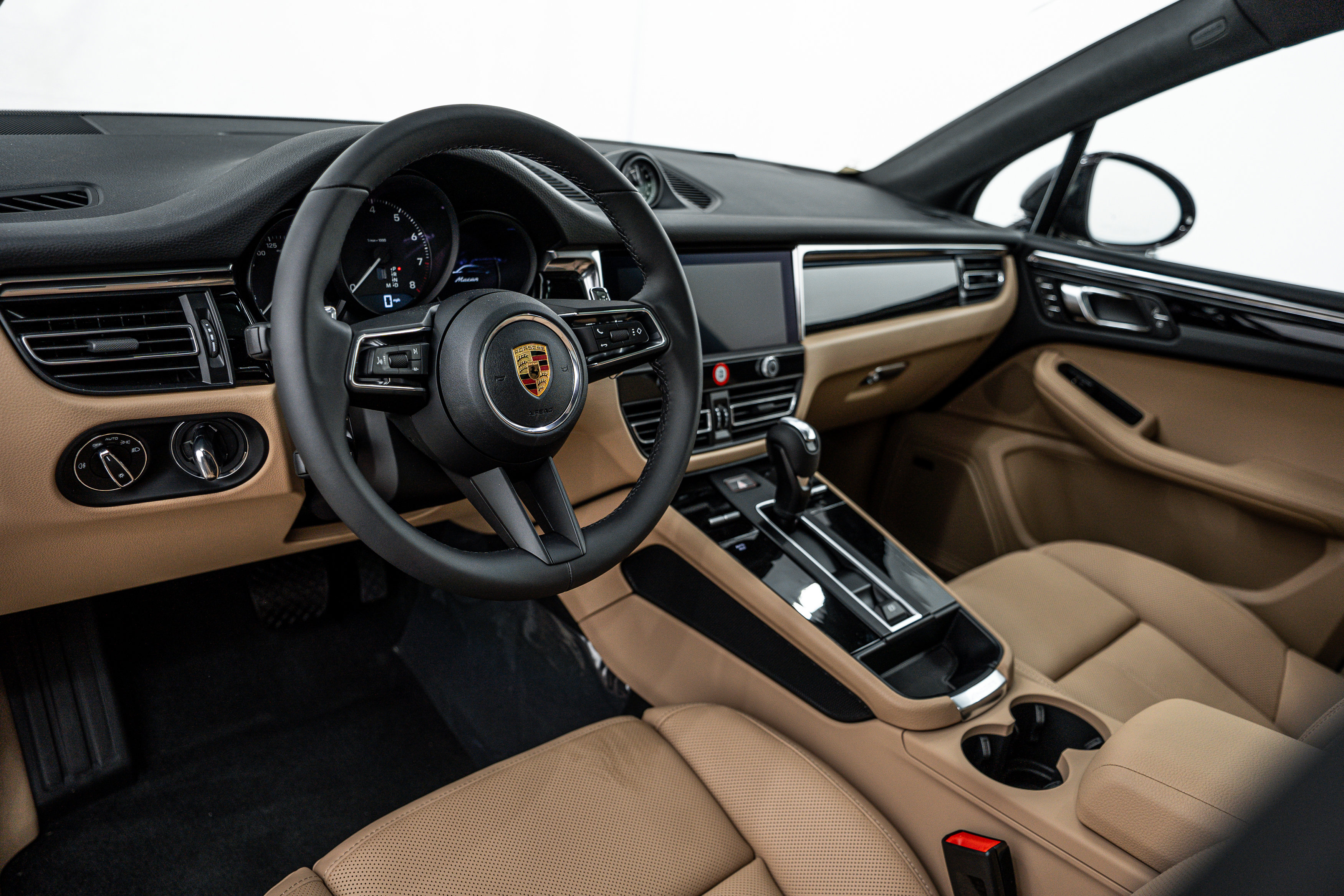 New 2026 Porsche Macan image 4