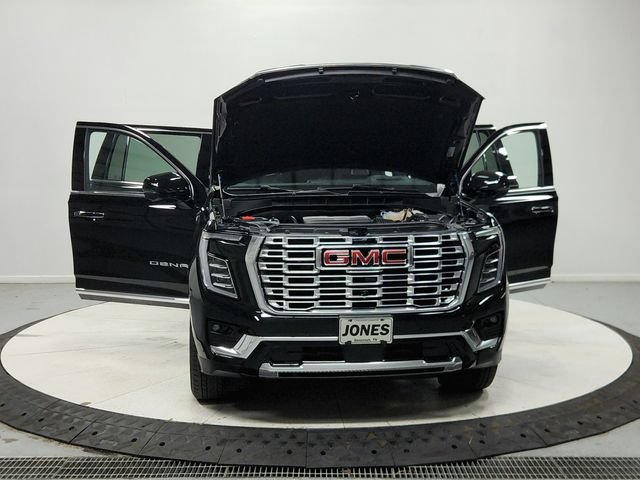 Used 2025 GMC Yukon XL Denali AWD/4WD image 11