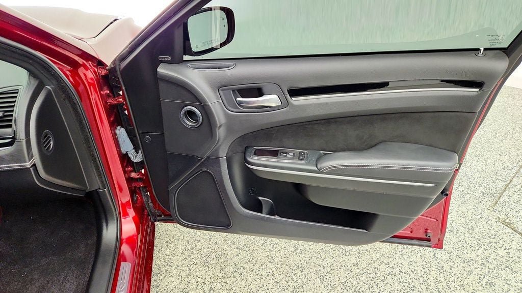 Used 2023 Chrysler 300 C RWD image 30