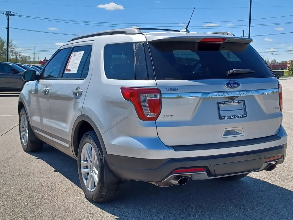 Used 2019 Ford Explorer XLT AWD/4WD image 3