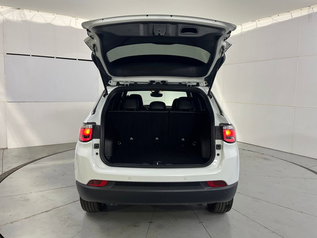 Used 2025 Jeep Compass Limited image 13