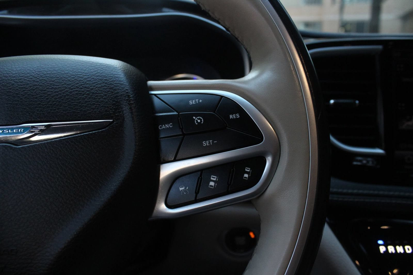 Used 2021 Chrysler Pacifica Limited w/ Uconnect Theater Family Group FWD image 30