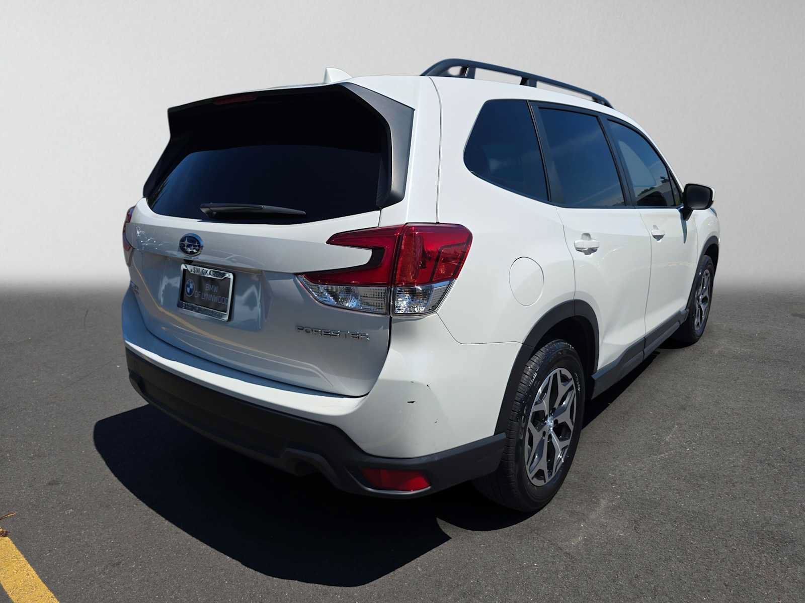 Used 2023 Subaru Forester Premium AWD/4WD image 3