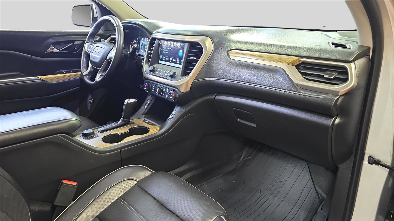 Used 2017 GMC Acadia Denali w/ Technology Package image 13