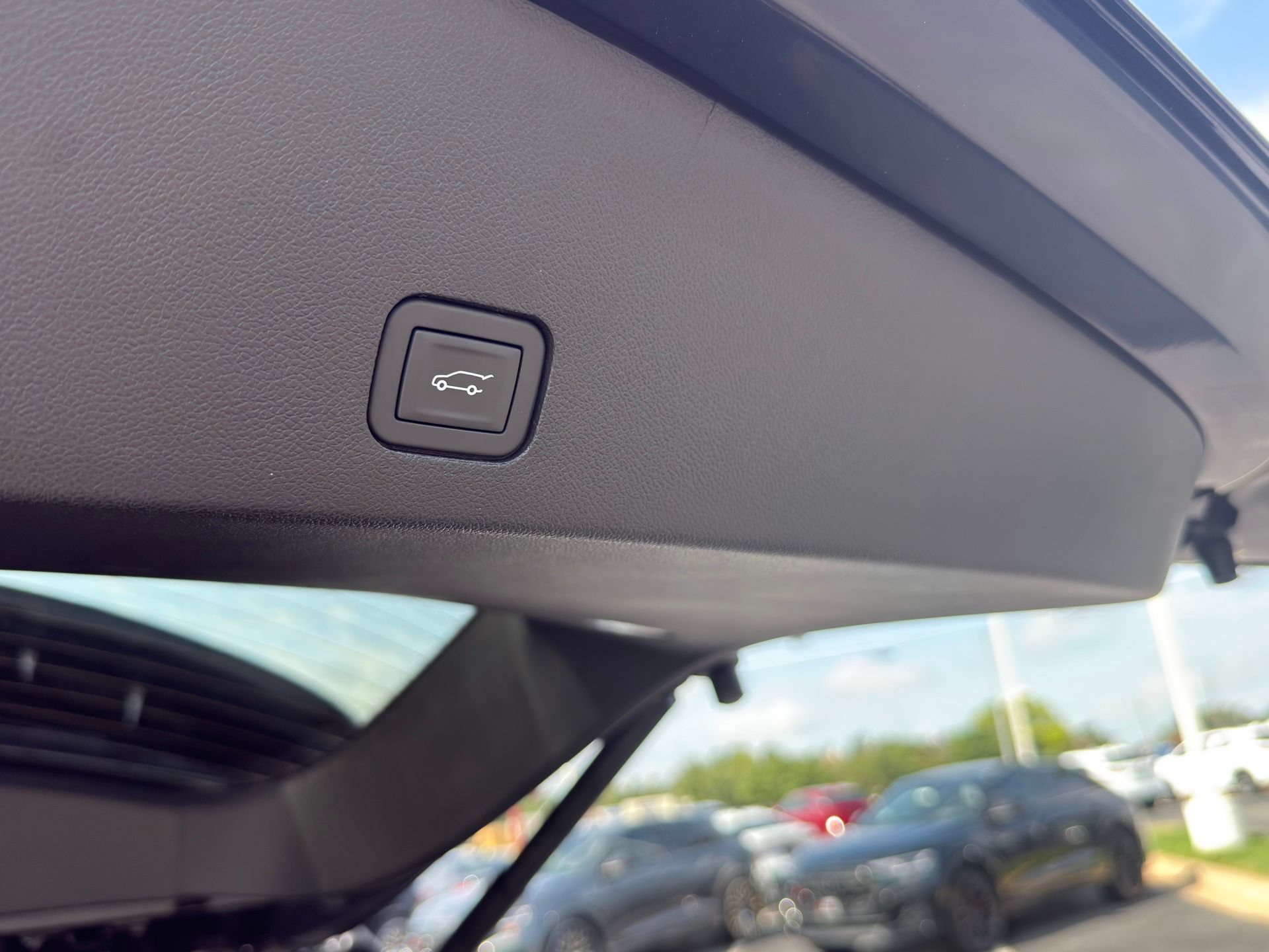 Used 2025 Cadillac XT6 Sport w/ Technology Package AWD/4WD image 11