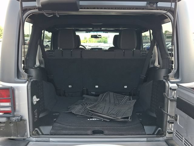 Used 2017 Jeep Wrangler Unlimited Sahara w/ Dual Top Group AWD/4WD image 27