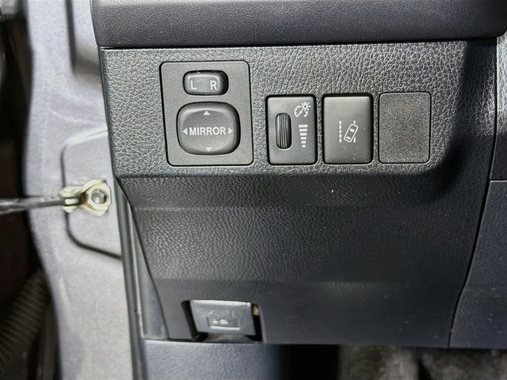 Used 2018 Toyota RAV4 LE w/ All Weather Liner Package AWD/4WD image 19