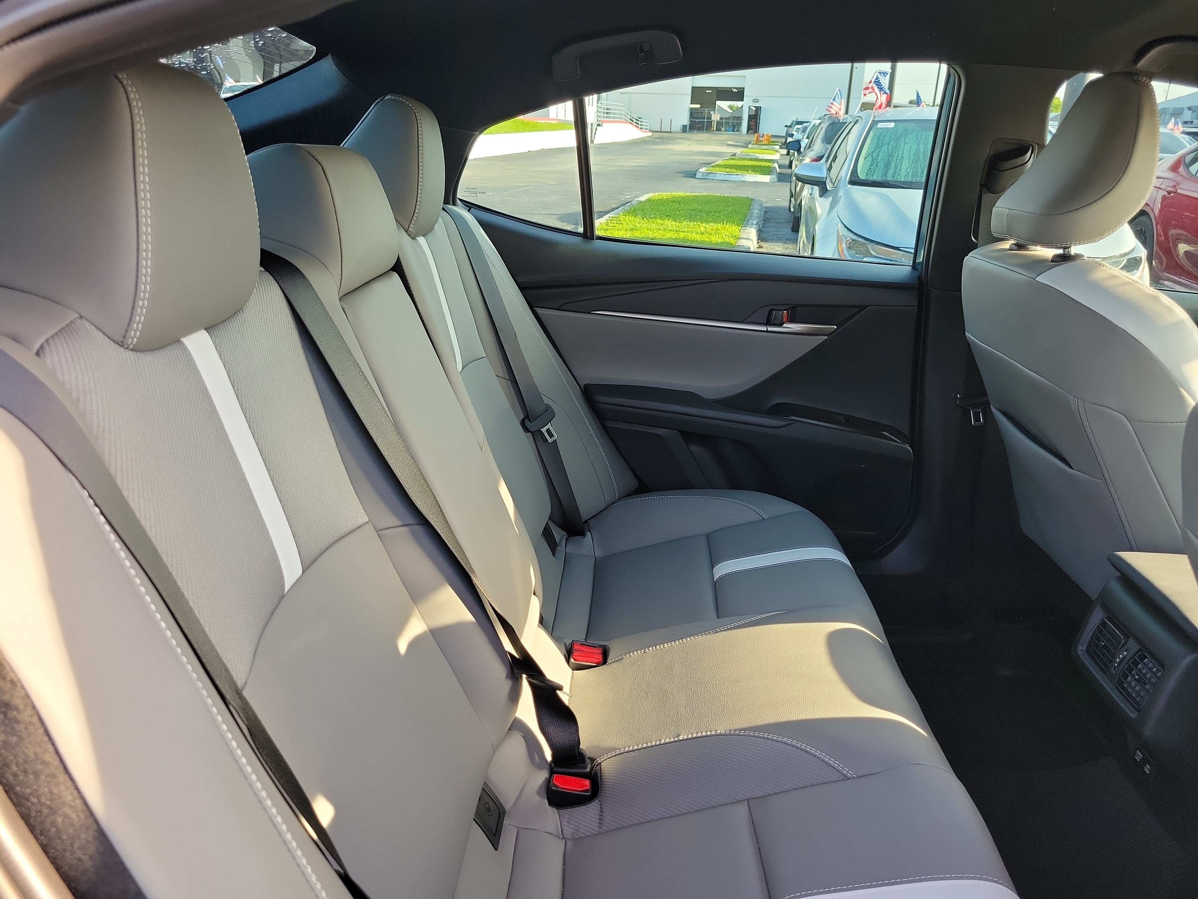 Used 2025 Toyota Camry SE FWD image 15