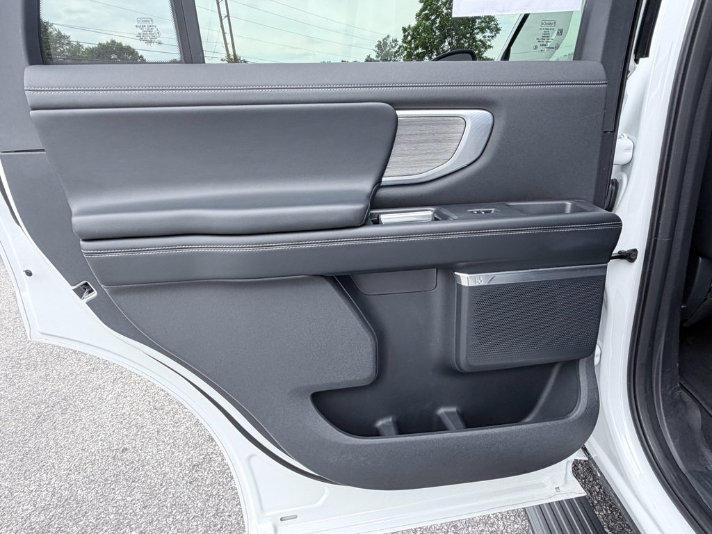 Used 2025 Ford Expedition Platinum AWD/4WD image 33