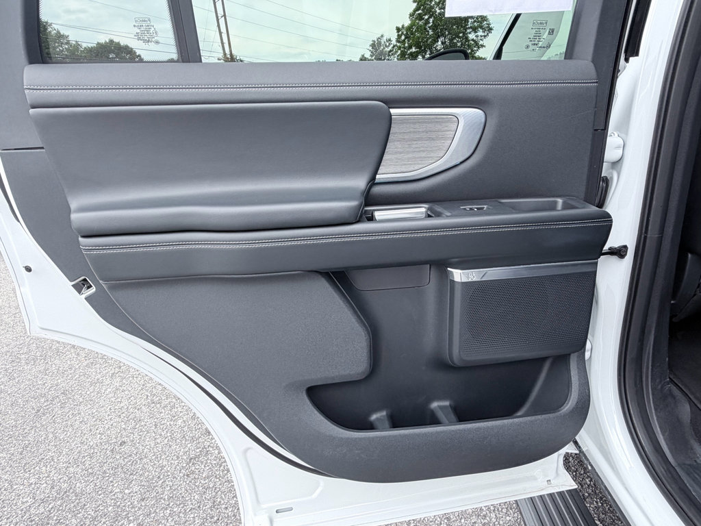 Used 2025 Ford Expedition Platinum AWD/4WD image 33