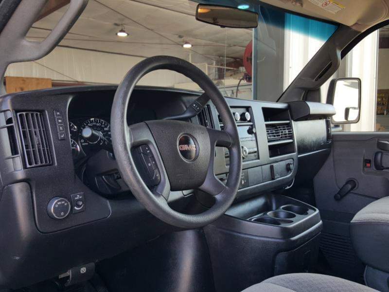 Used 2017 GMC Savana 3500 RWD image 15