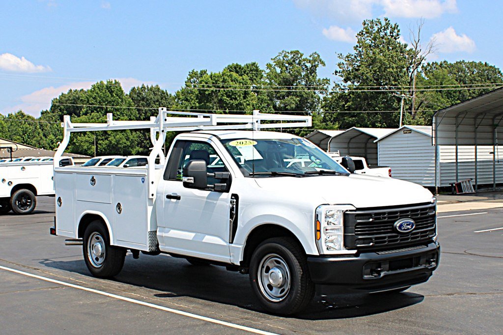 Used 2025 Ford F350 XL w/ XL Driver Assist Package RWD image 3