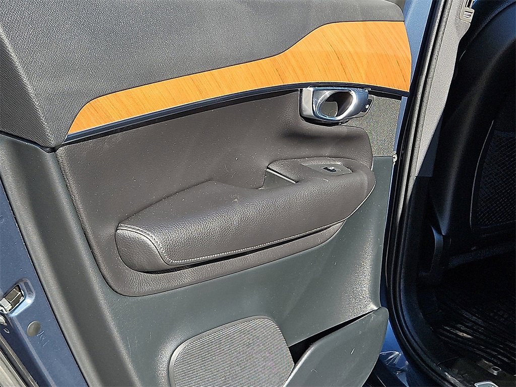 Used 2022 Volvo XC90 T6 Momentum w/ Advanced Package image 16