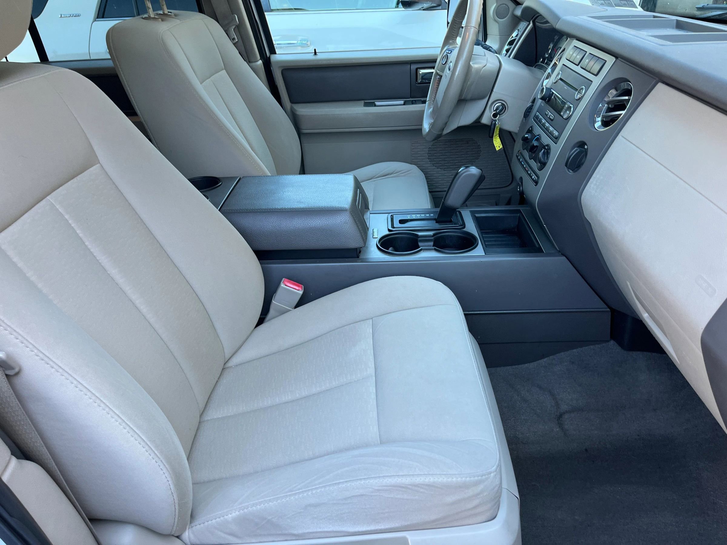 Used 2011 Ford Expedition XLT w/ HD Trailer Tow Pkg image 12