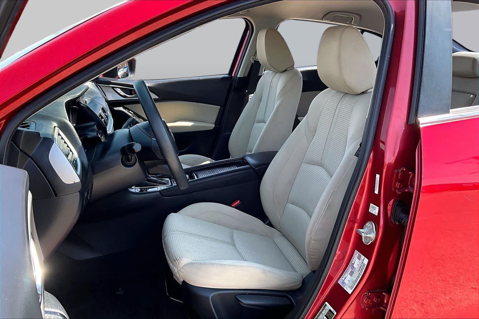 Used 2018 MAZDA MAZDA3 Sport w/ Preferred Equipment Package FWD image 8