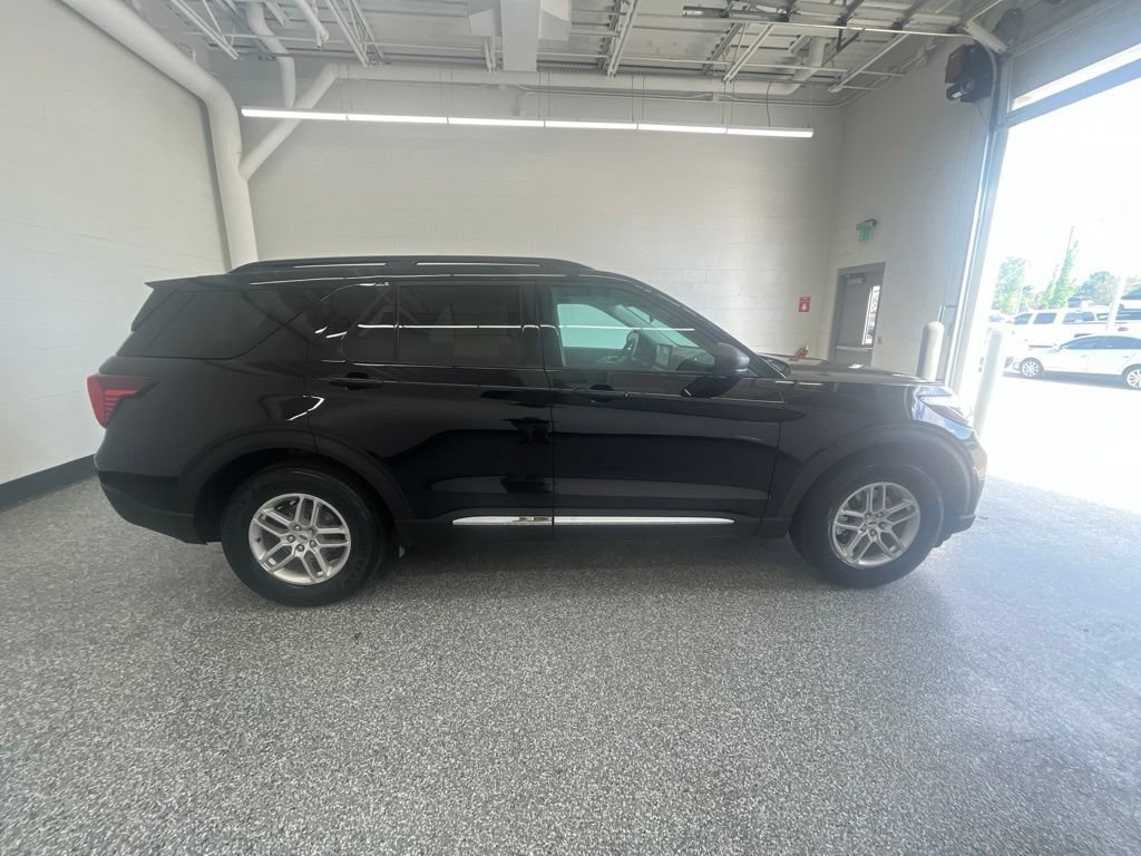 Used 2025 Ford Explorer Active AWD/4WD image 8