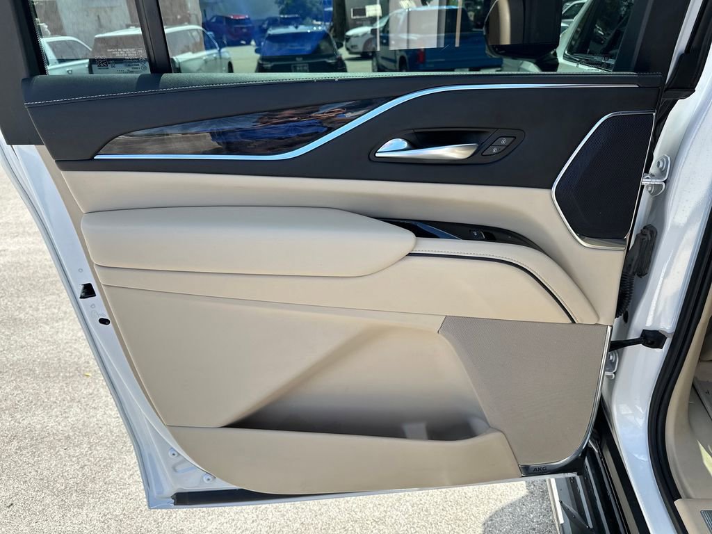 Used 2021 Cadillac Escalade ESV Premium Luxury AWD/4WD image 35