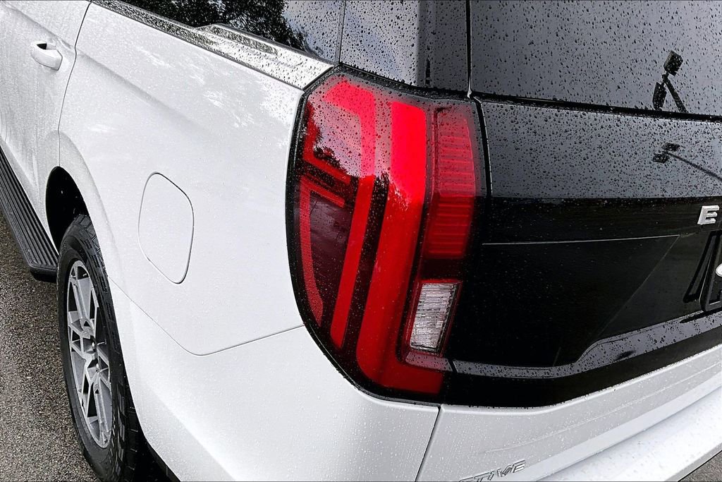 Used 2025 Ford Expedition Active AWD/4WD image 30