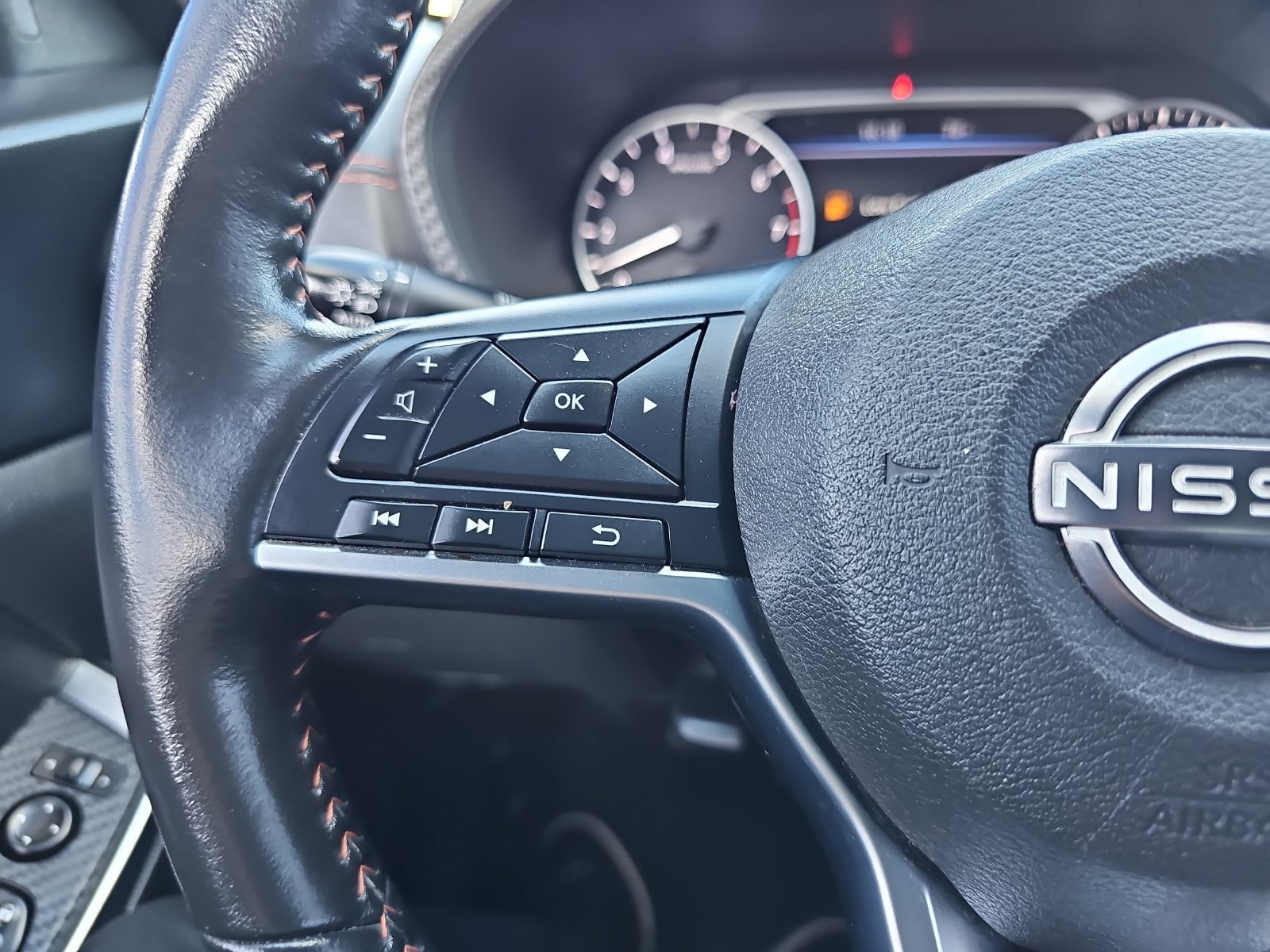 Used 2025 Nissan Sentra SR w/ SR Premium Package FWD image 19