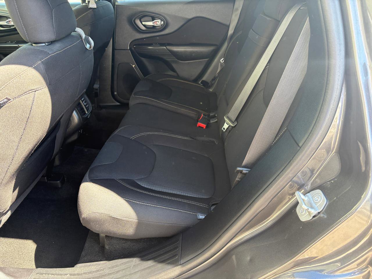 Used 2016 Jeep Cherokee Latitude image 10