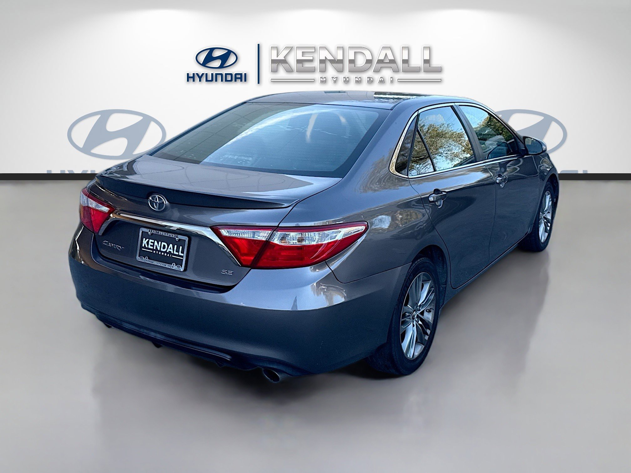 Used 2017 Toyota Camry SE image 6
