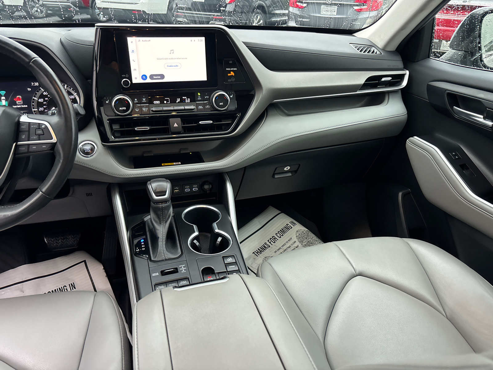 Used 2023 Toyota Highlander XLE AWD/4WD image 32