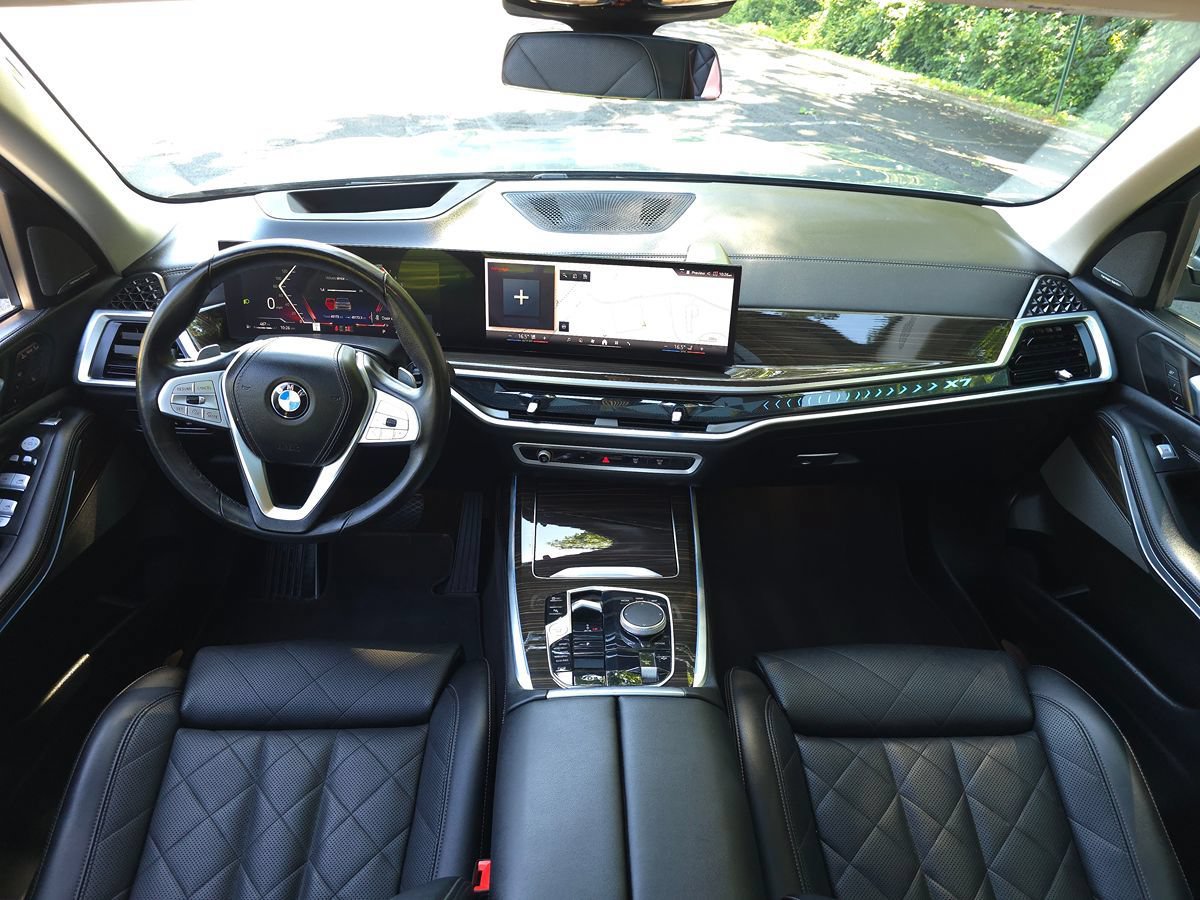 Used 2025 BMW X7 xDrive40i w/ Premium Package AWD/4WD image 10