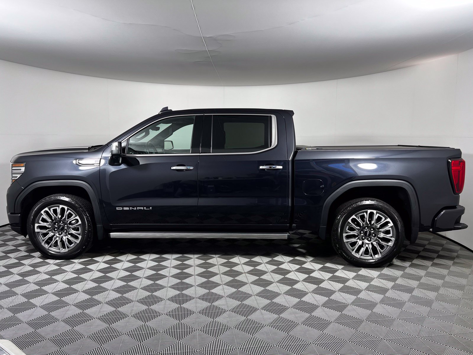 Used 2025 GMC Sierra 1500 Denali Ultimate AWD/4WD image 7