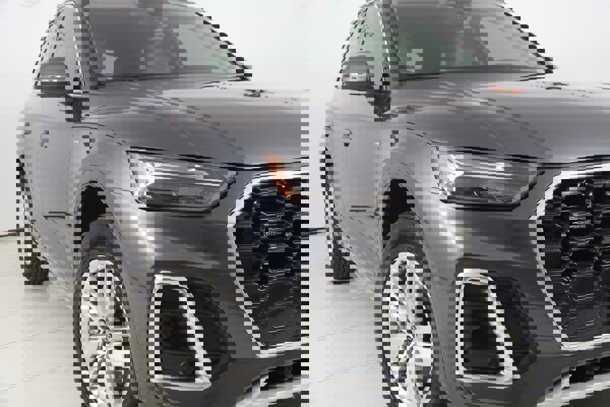 Used 2024 Audi Q5 2.0T Premium w/ Convenience Package image 17