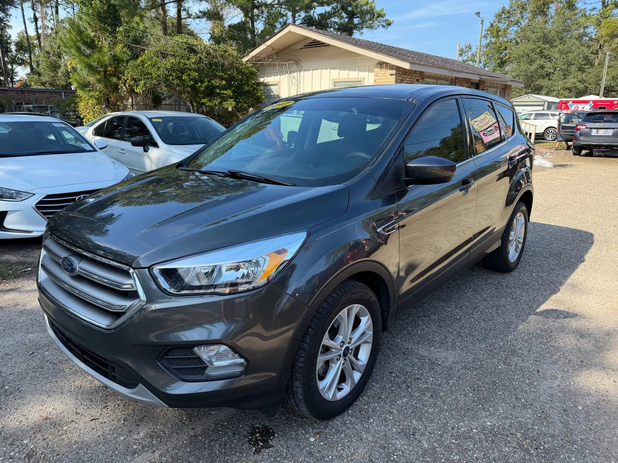 Used 2017 Ford Escape SE image 1