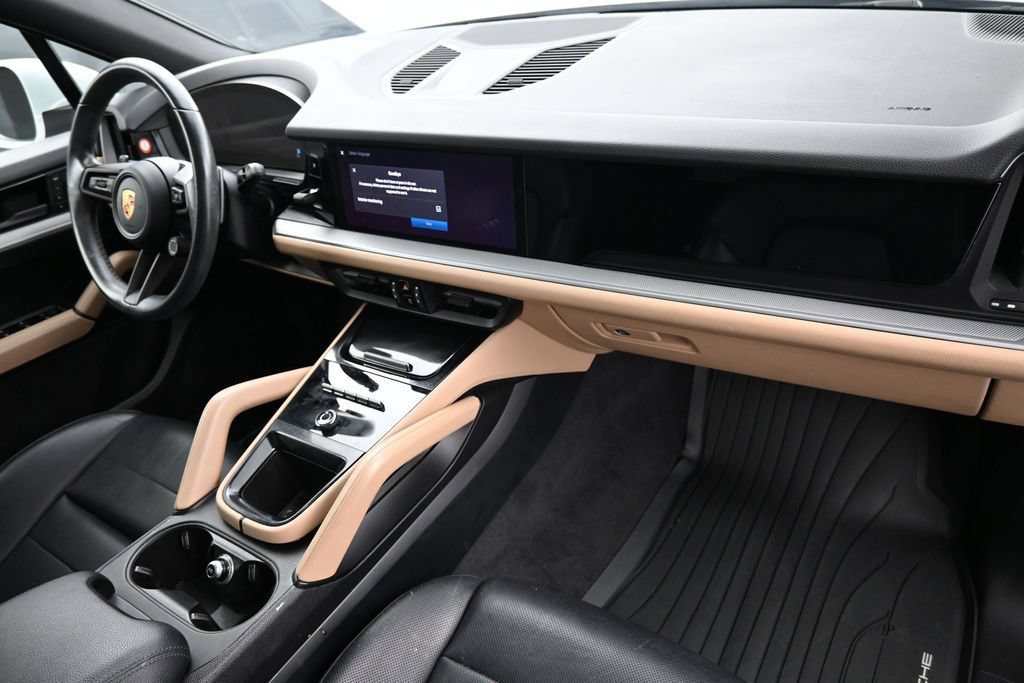 Certified 2024 Porsche Cayenne AWD/4WD image 28