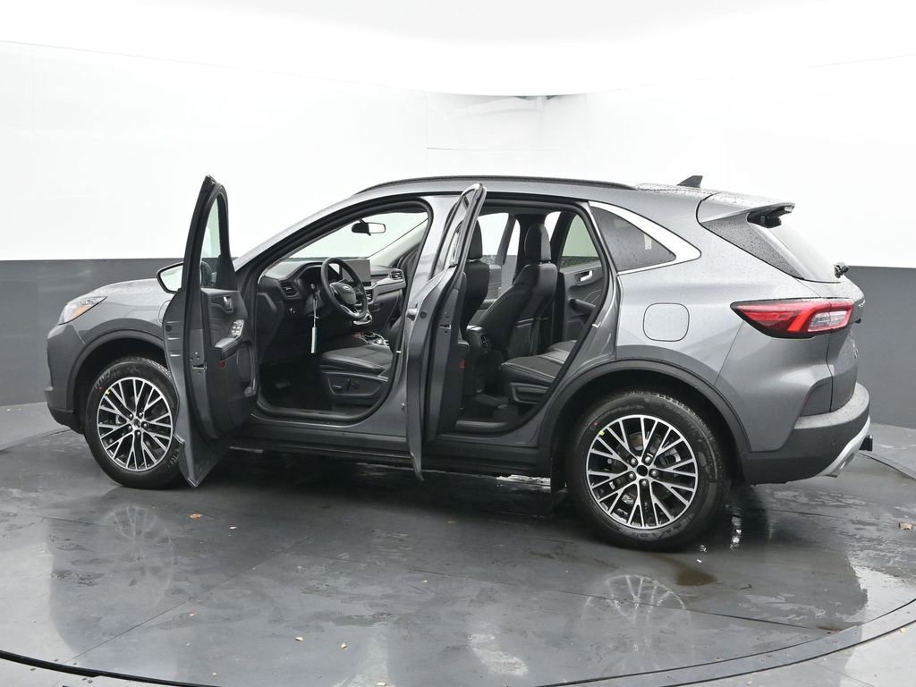 New 2026 Ford Escape SE w/ Class II Trailer Tow Package image 56