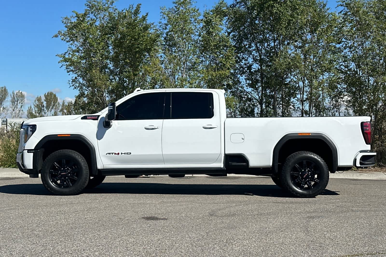 Used 2024 GMC Sierra 3500 AT4 w/ AT4 Premium Plus Package AWD/4WD image 5