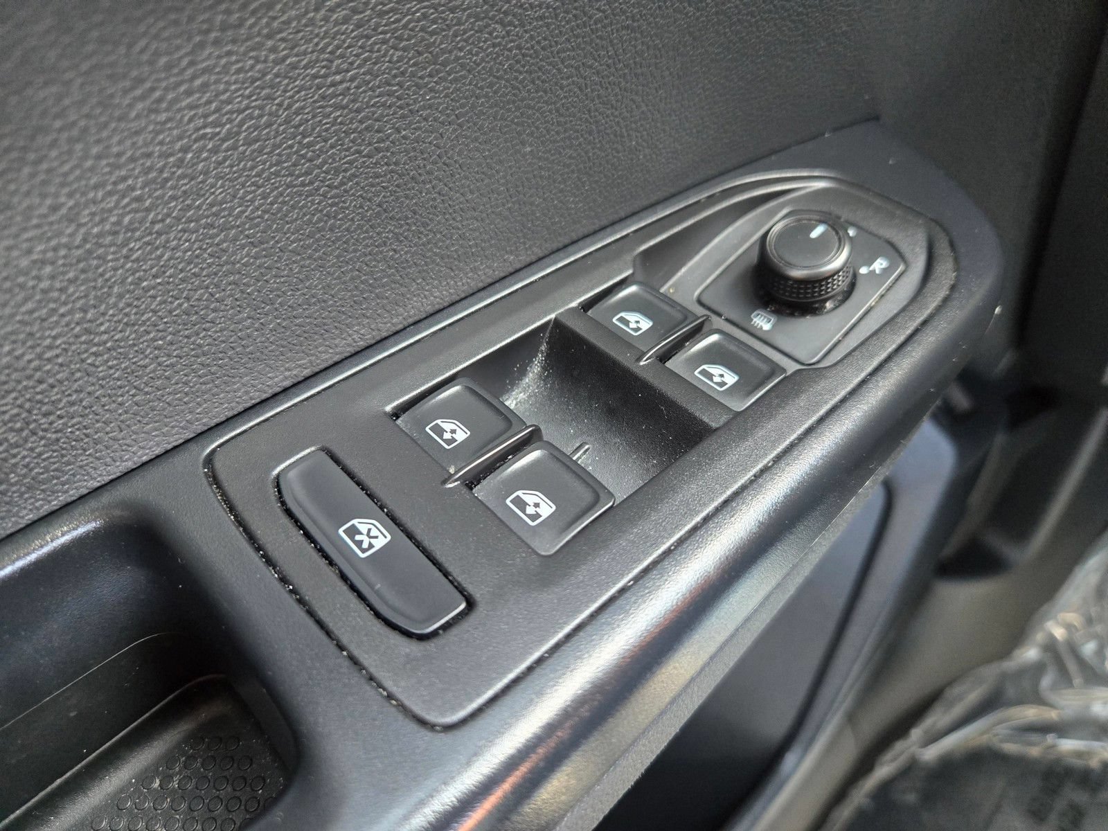 Used 2023 Volkswagen Taos SE FWD image 14