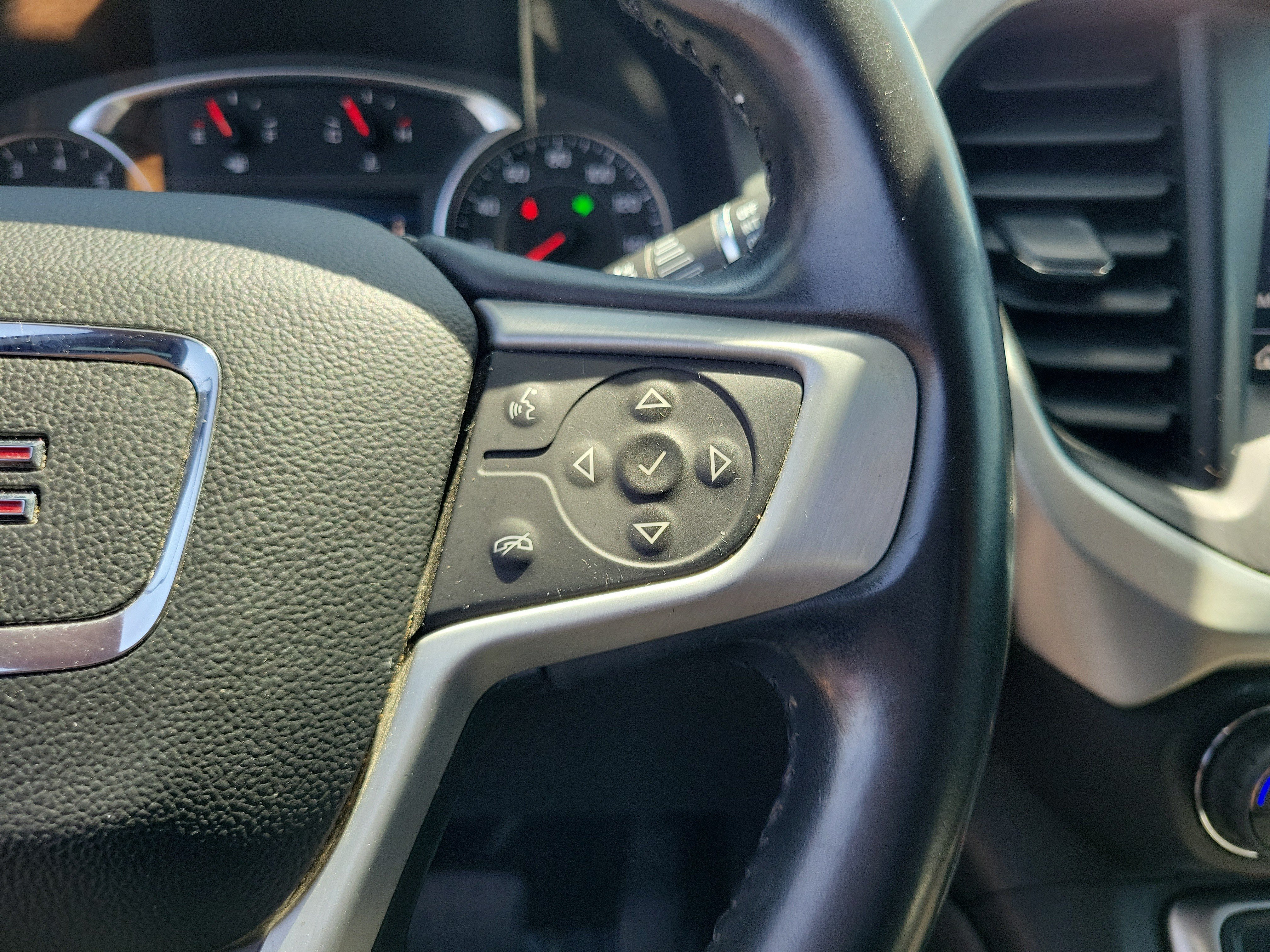 Used 2020 GMC Acadia SLE w/ Driver Convenience Package FWD image 23