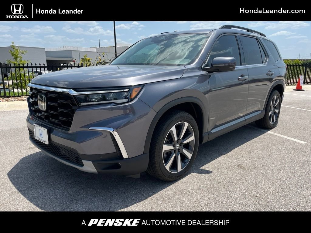 Certified 2025 Honda Pilot Touring image 1