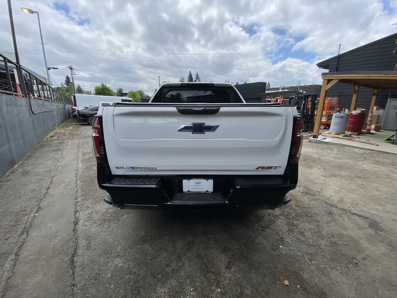 Used 2025 Chevrolet Silverado EV RST AWD/4WD image 5