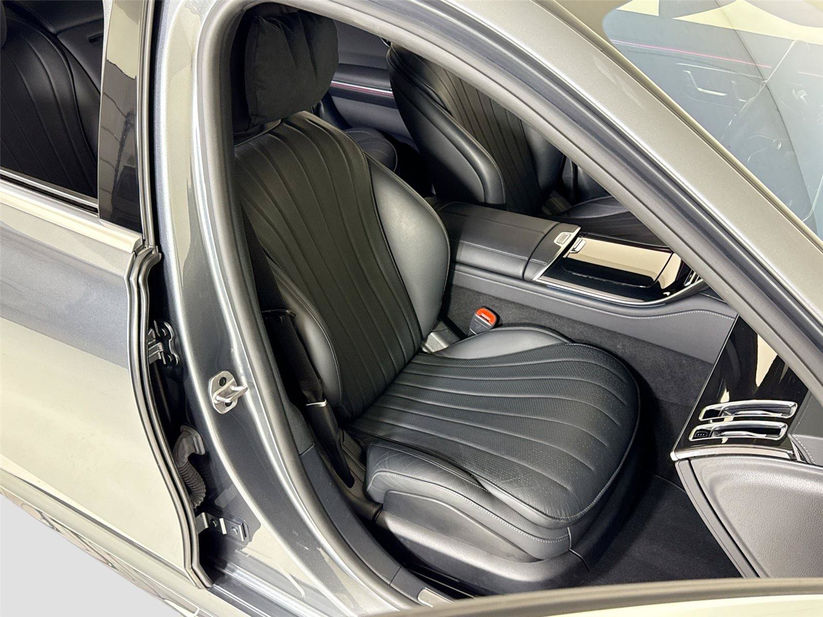 Used 2023 Mercedes-Benz S 500 4MATIC w/ AMG Line image 31