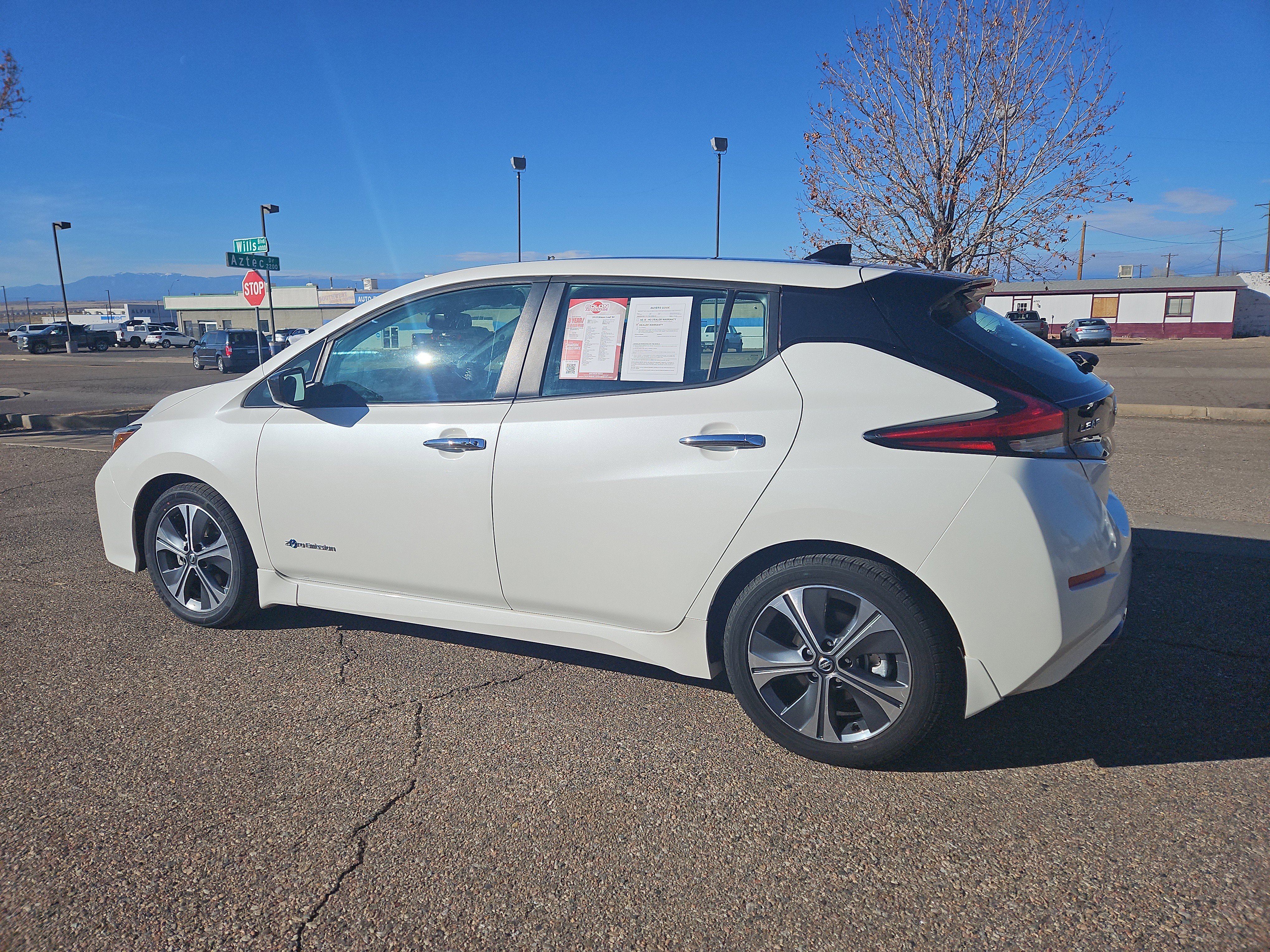 Used 2019 Nissan Leaf SV w/ SV Technology Package image 4