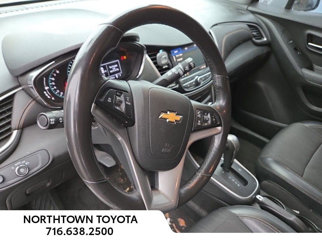 Used 2020 Chevrolet Trax LT w/ LT Convenience Package image 17