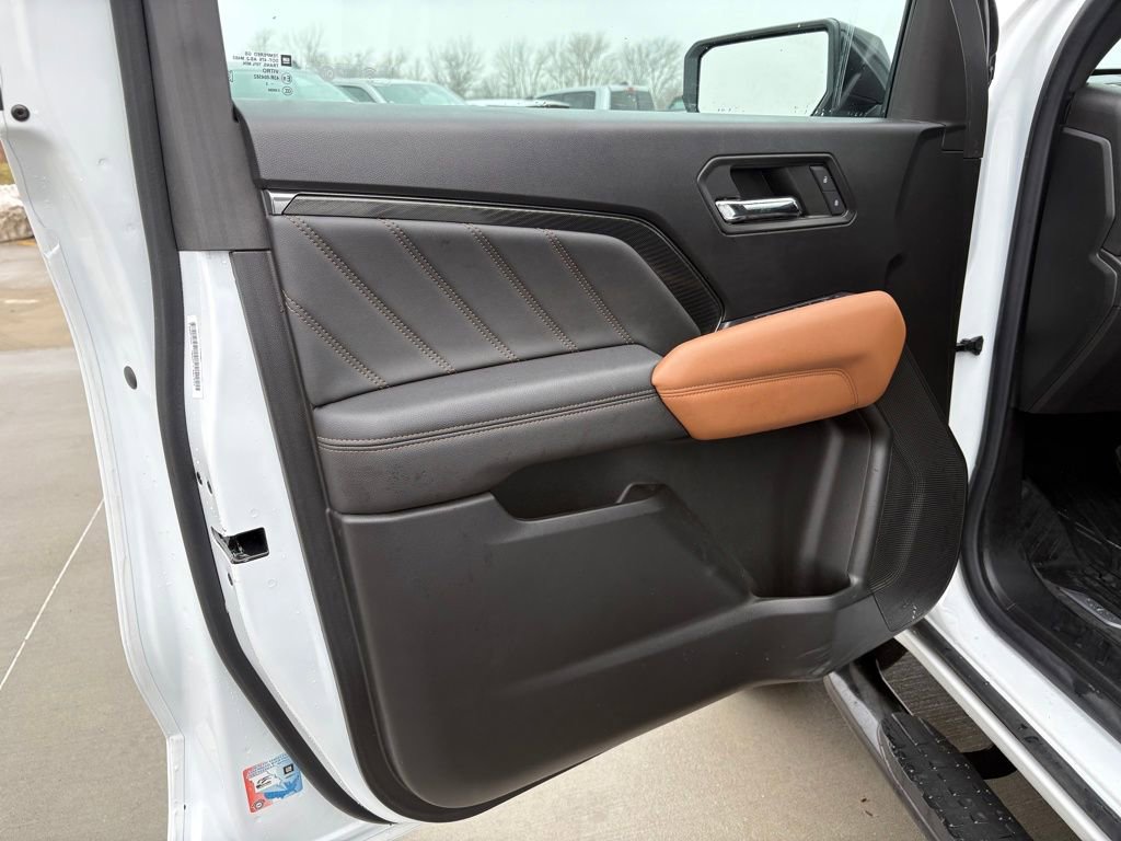 Used 2023 GMC Canyon AT4 image 13