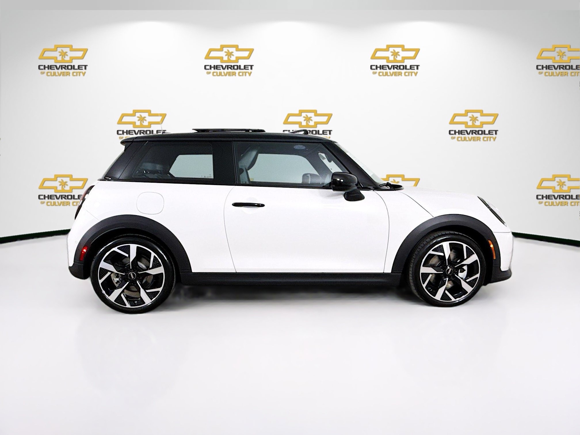 Used 2026 MINI Cooper 2-Door Hardtop FWD image 9