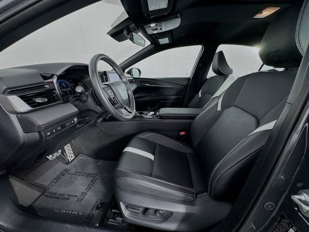 Used 2025 Toyota Camry SE image 15