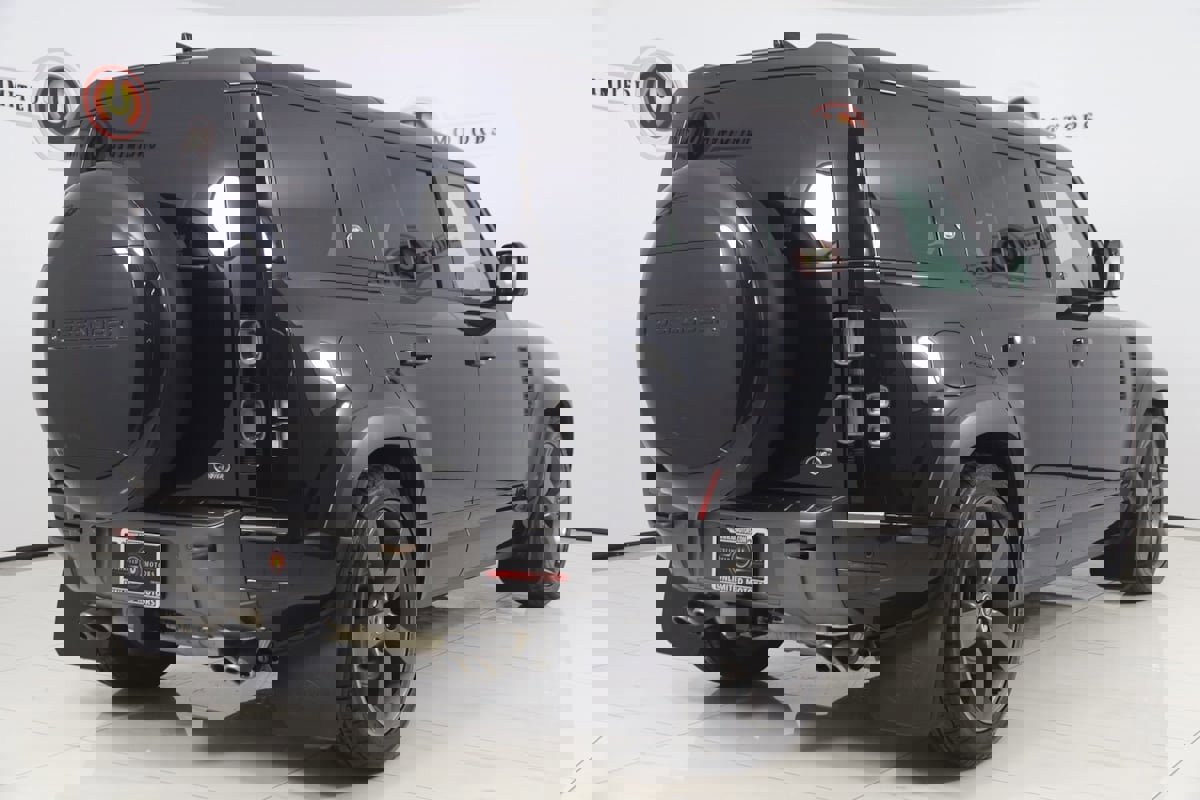 Used 2023 Land Rover Defender 110 V8 image 3