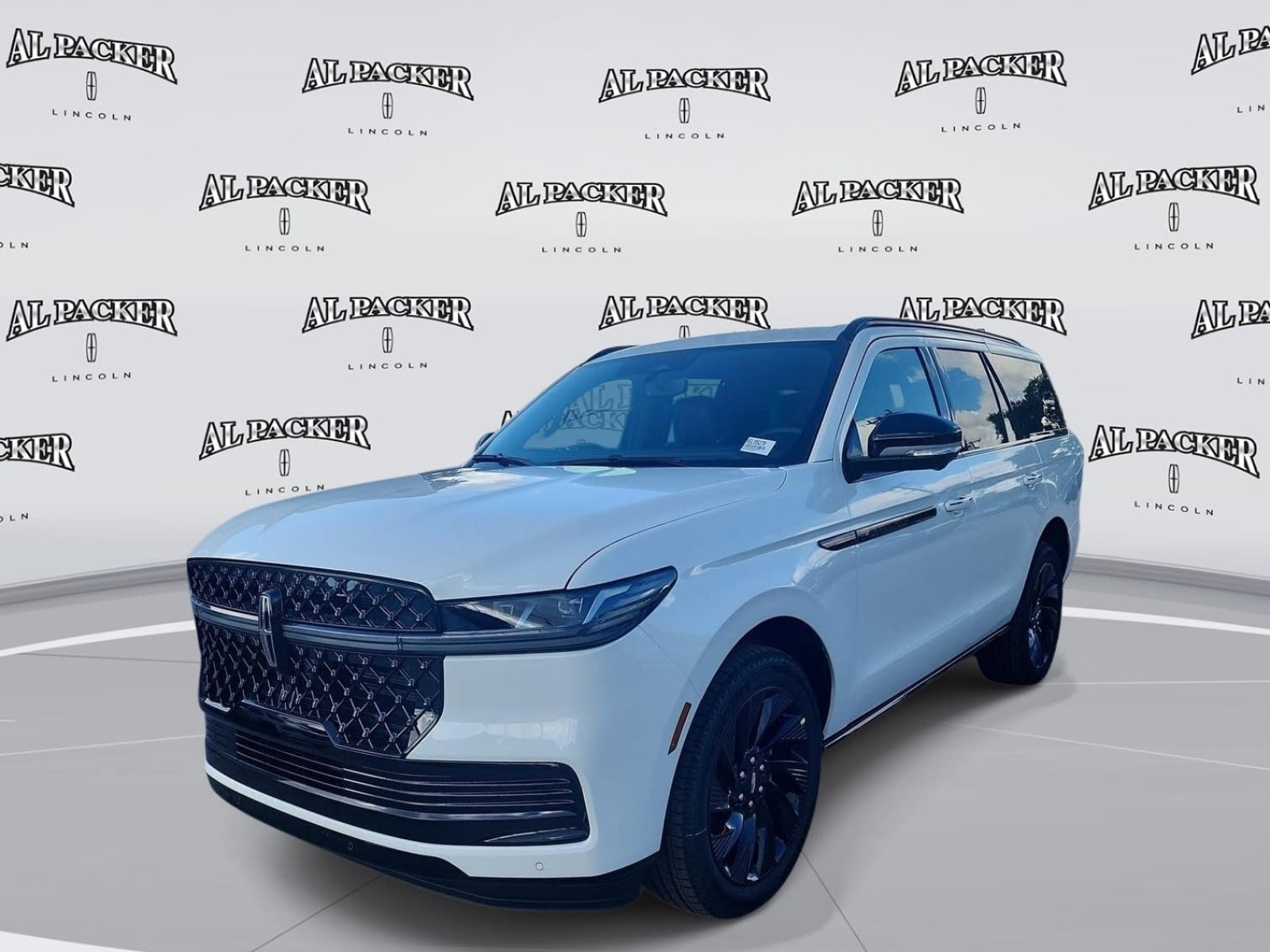 New 2027 Lincoln Navigator Reserve w/ Jet Appearance Package AWD/4WD image 1