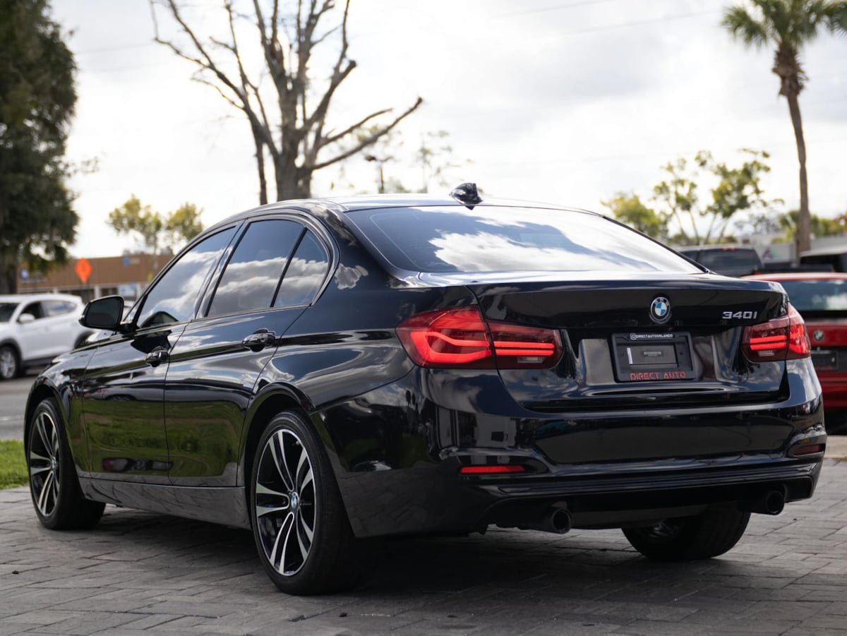 Used 2018 BMW 340i Sedan w/ Premium Package RWD image 9