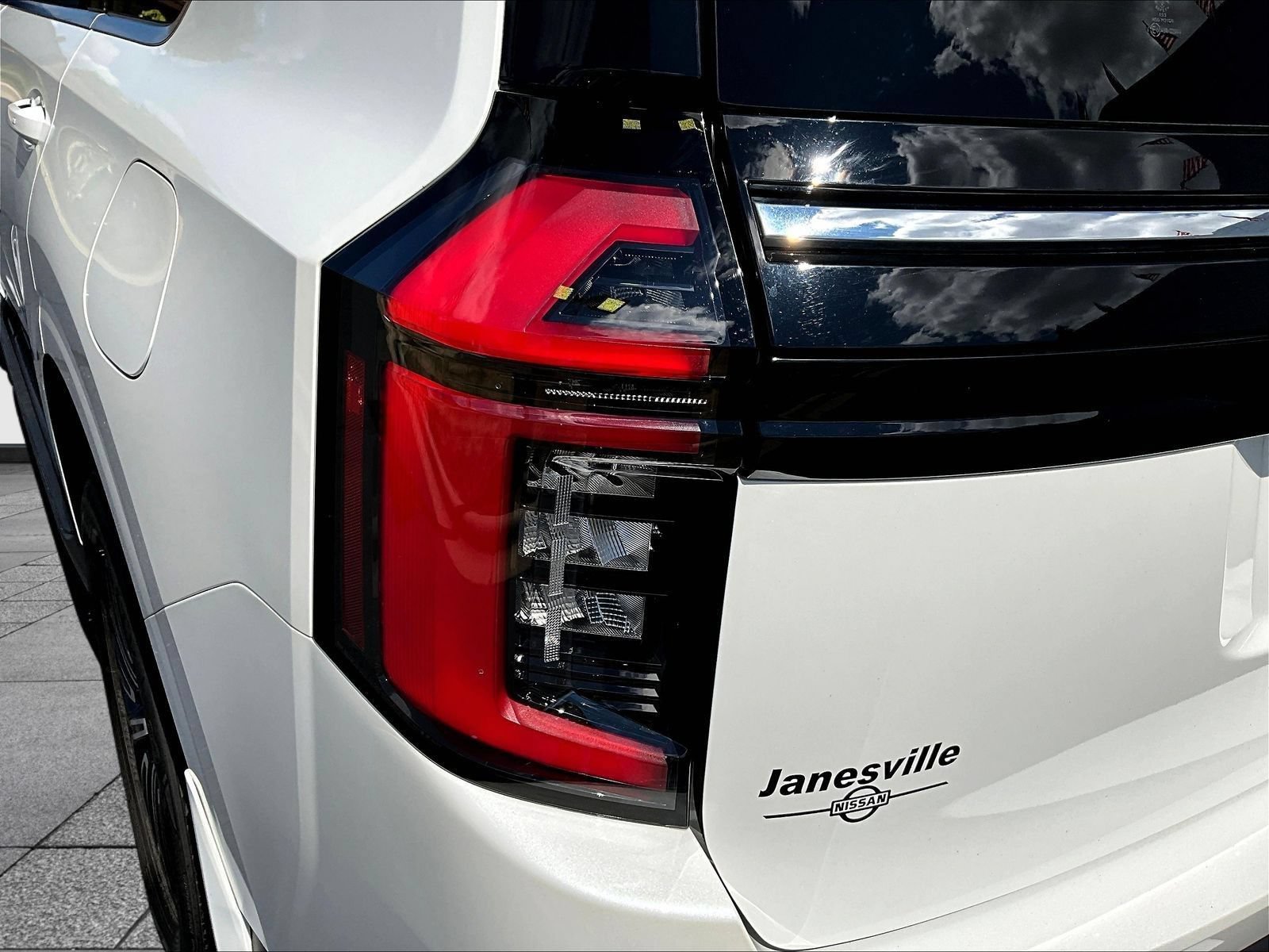 Certified 2025 Nissan Armada SL w/ Captain's Chari Seat Package AWD/4WD image 26